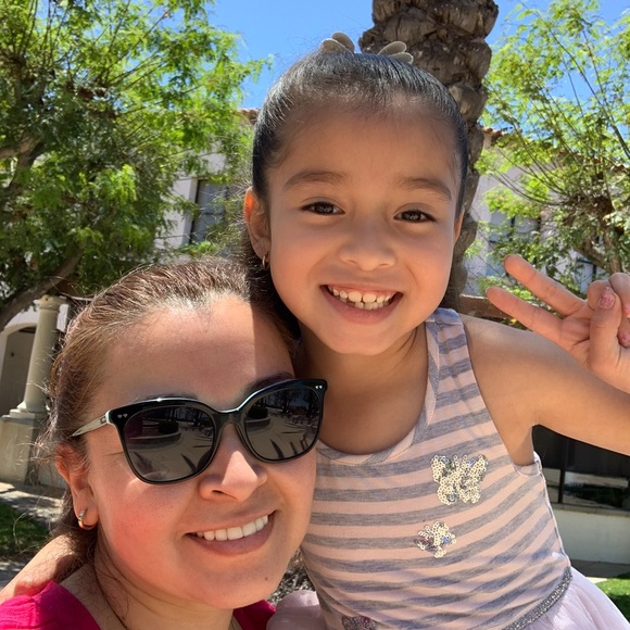 Hi I’m Zoe! Welcome to my closet🌸 - Picture 8 of 16